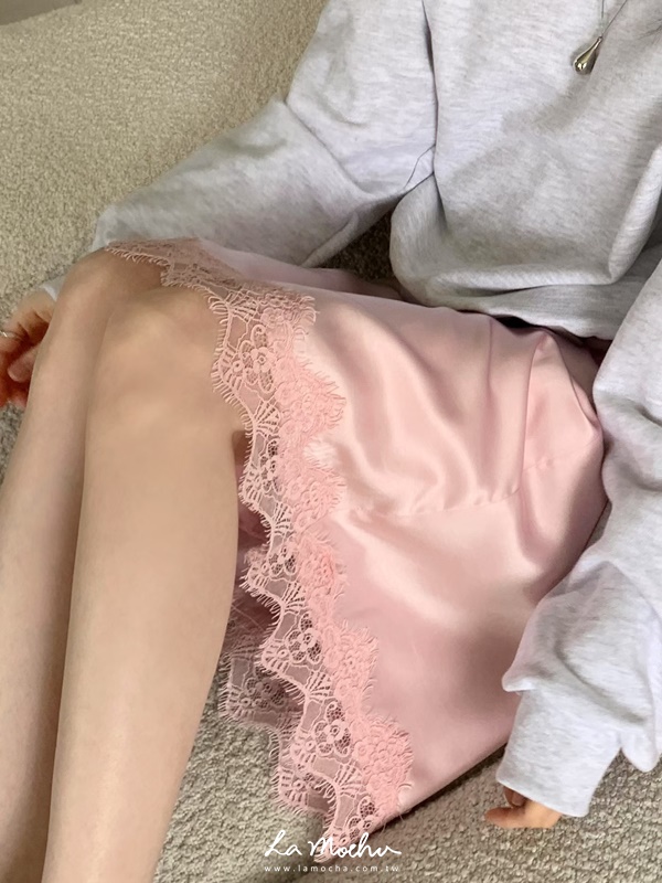 側綁帶蕾絲緞面裙